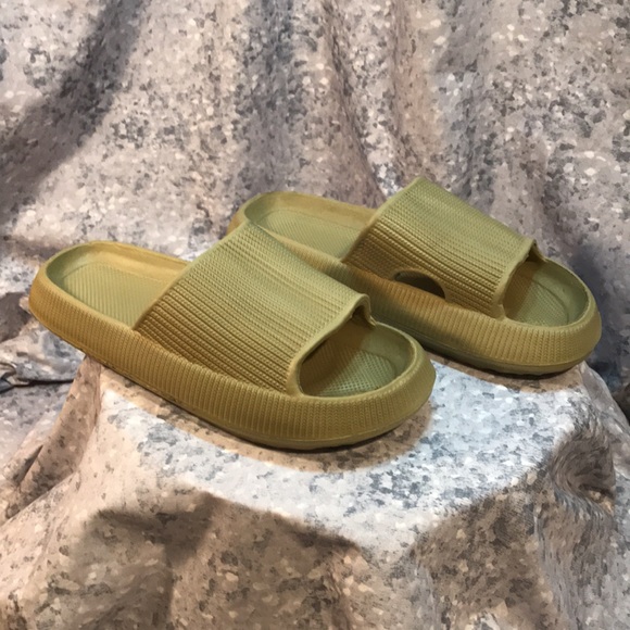 Men’s Size 7/8 Sage Green Slide Sandals, Soft, Flexible & Supportive ☀️NWOT☀️ - Picture 5 of 6